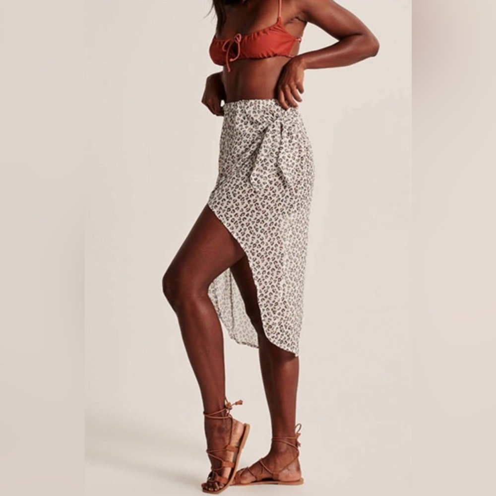 ABERCROMBIE & FITCH Women’s Leopard Print Sarong
